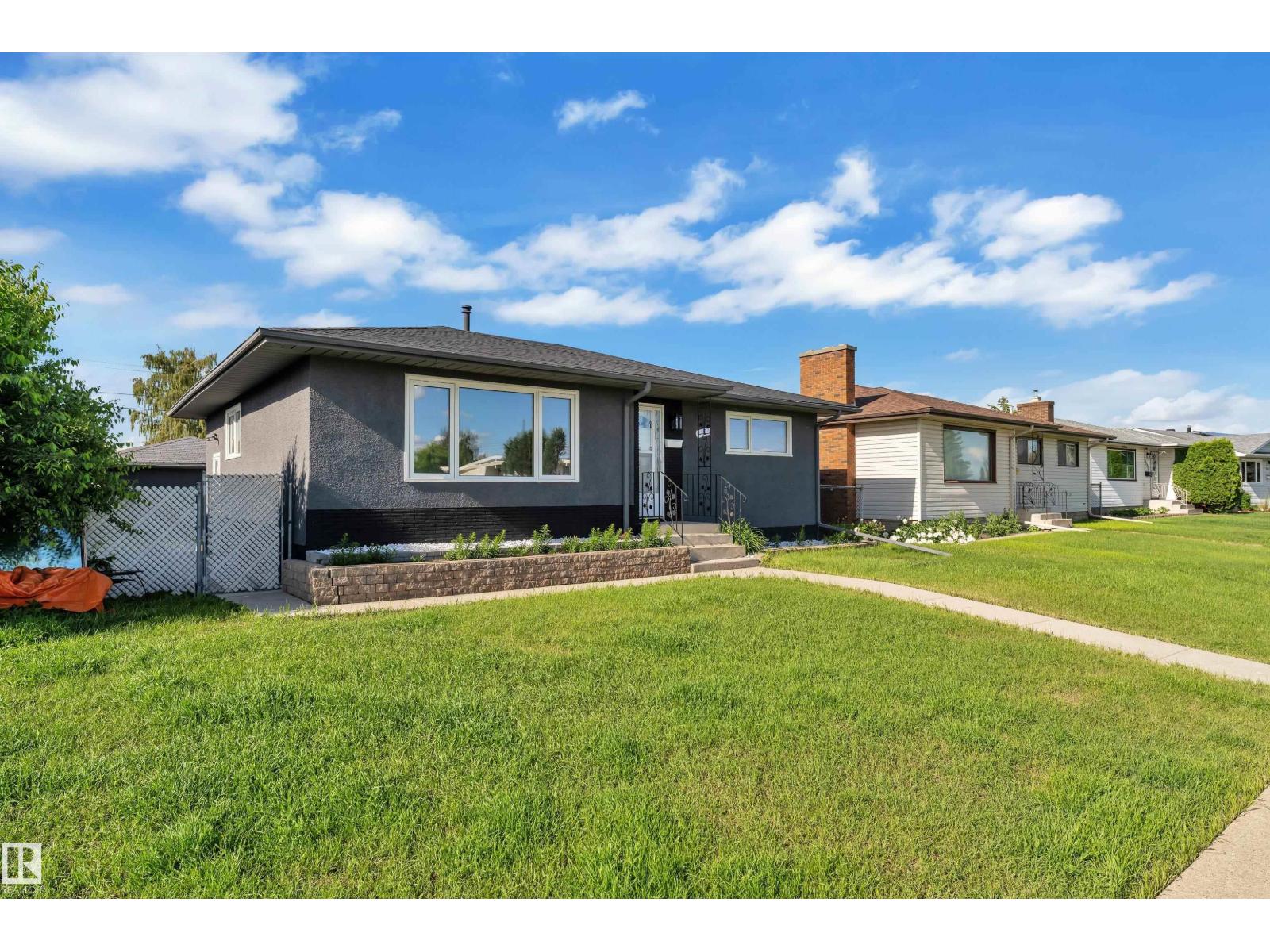 8104 135 AV NW - 11
