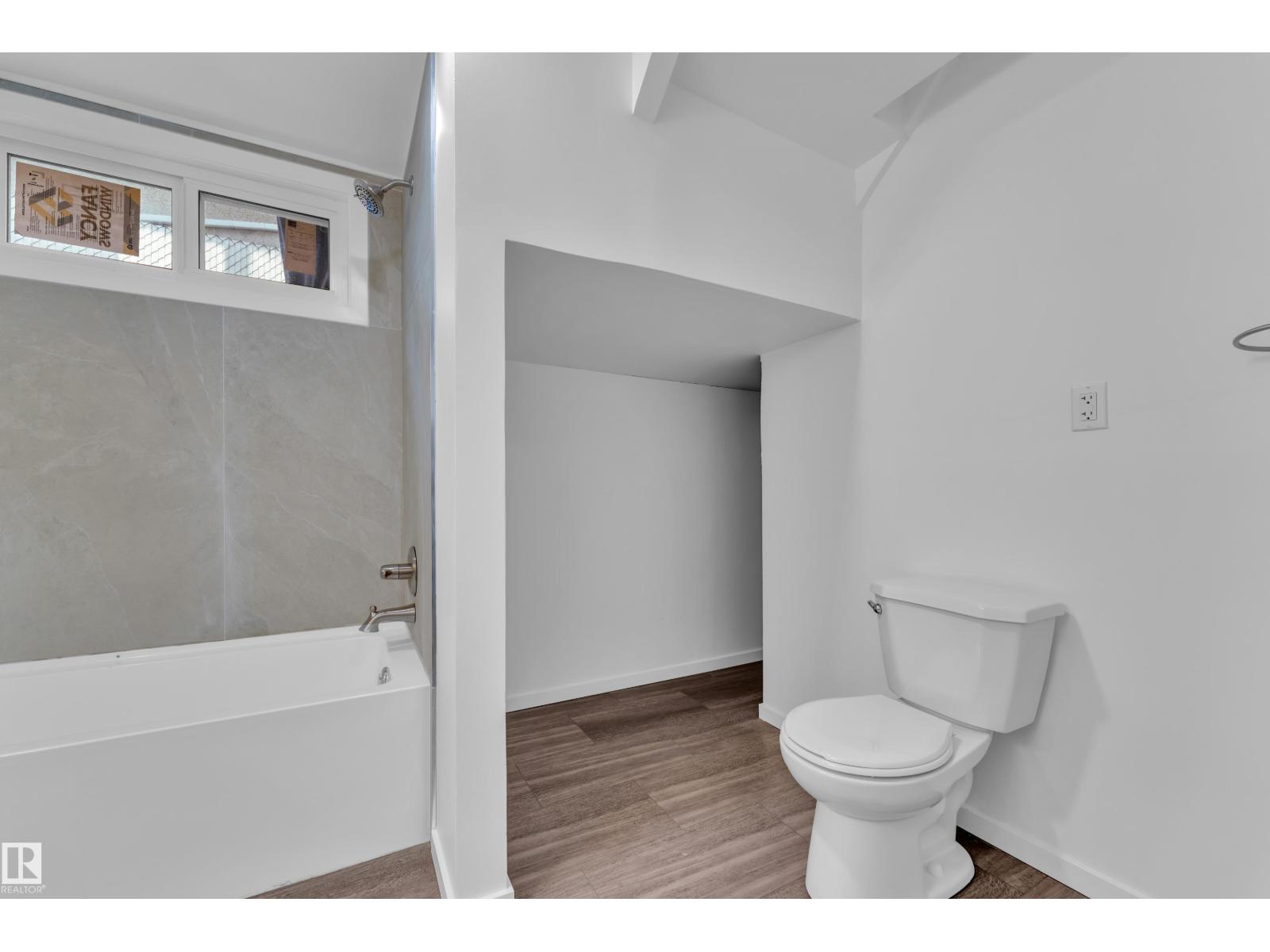 8104 135 AV NW - 16