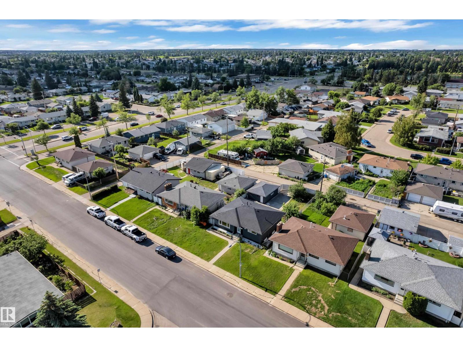 8104 135 AV NW - 2
