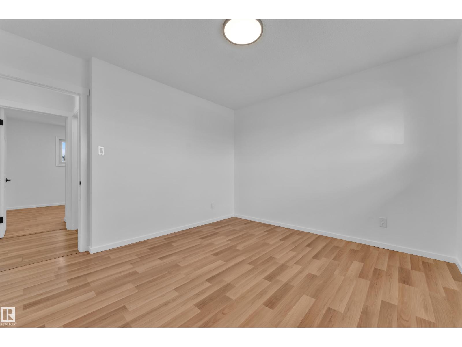 8104 135 AV NW - 31