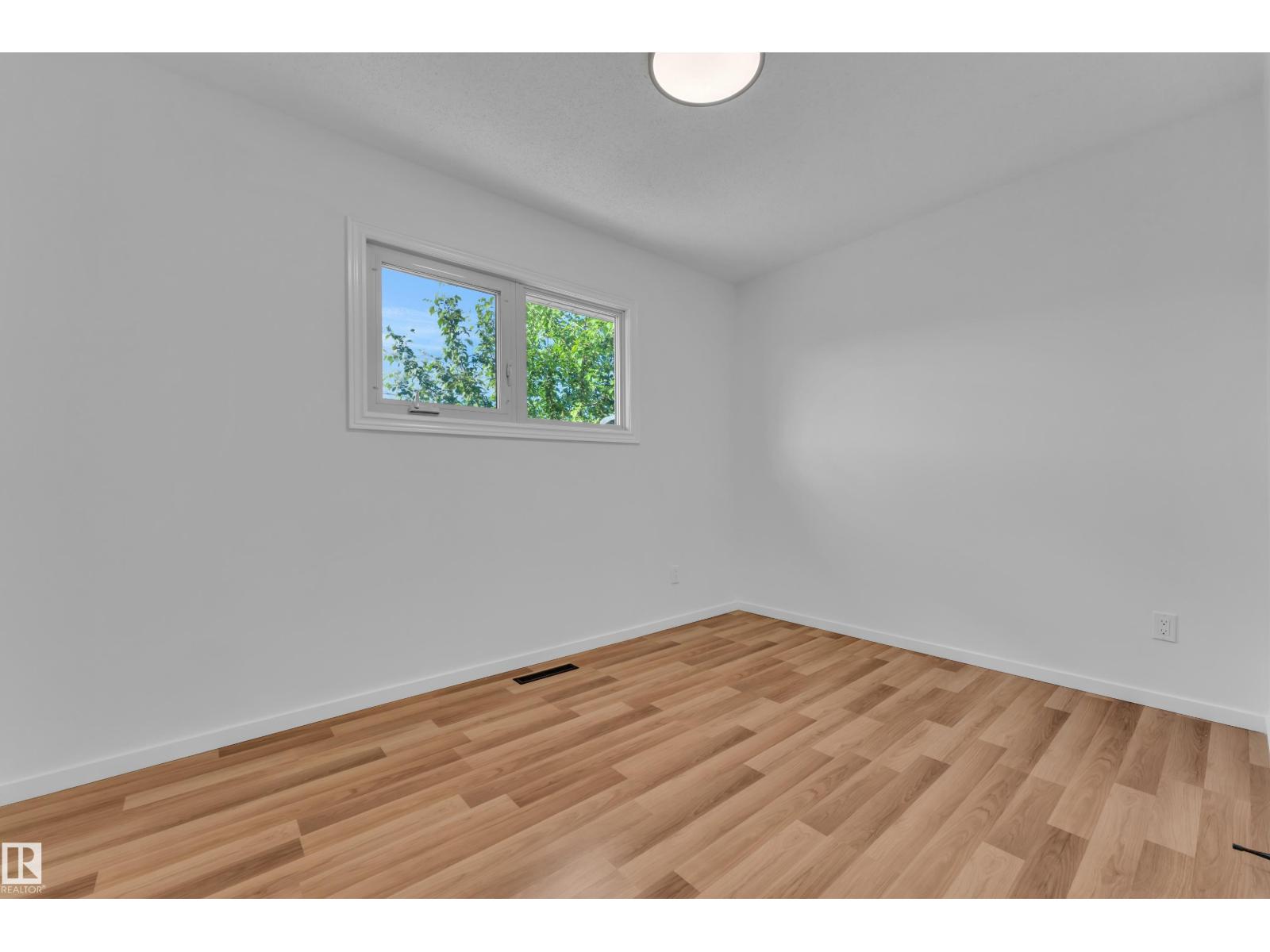 8104 135 AV NW - 32