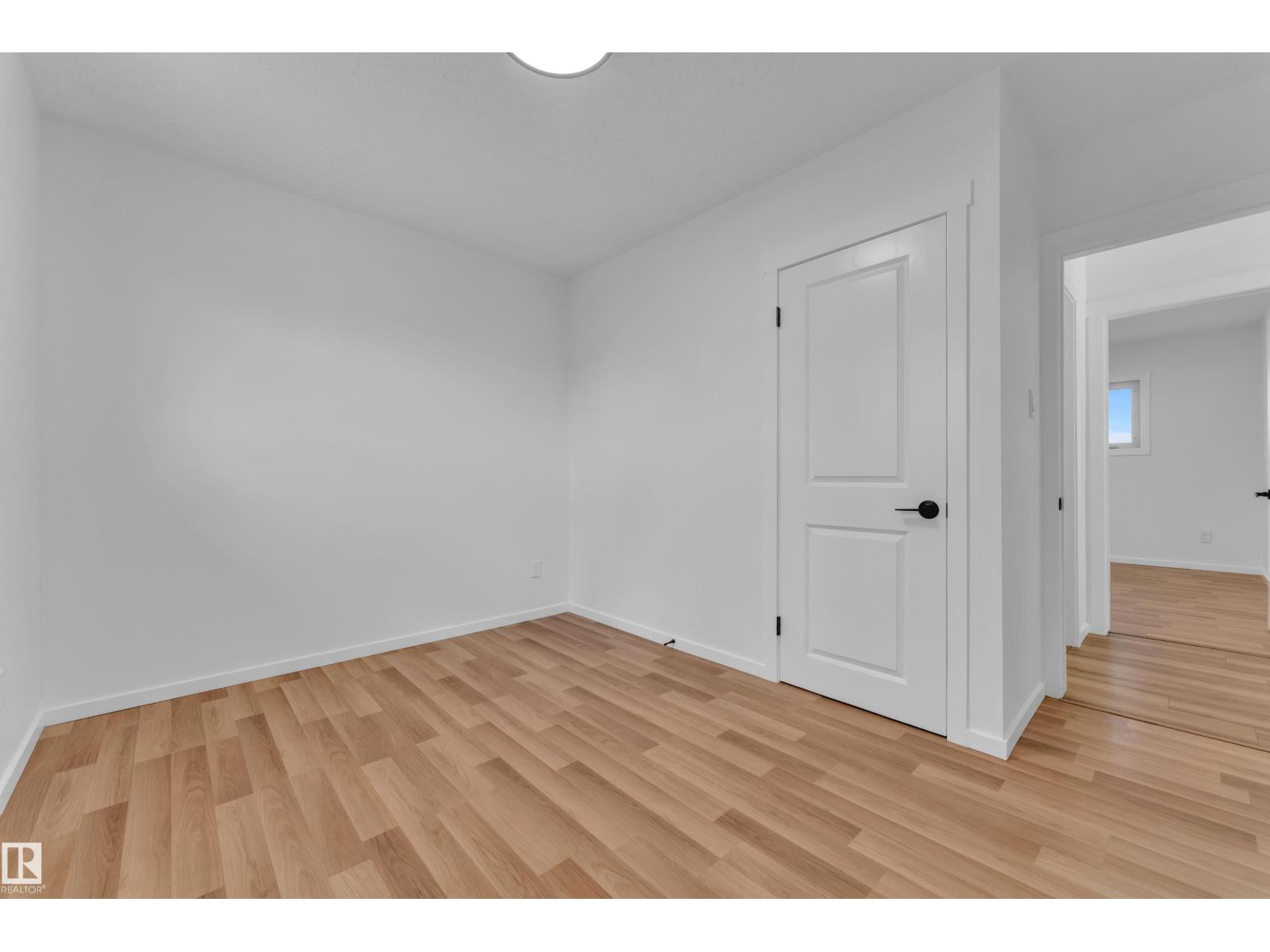 8104 135 AV NW - 33