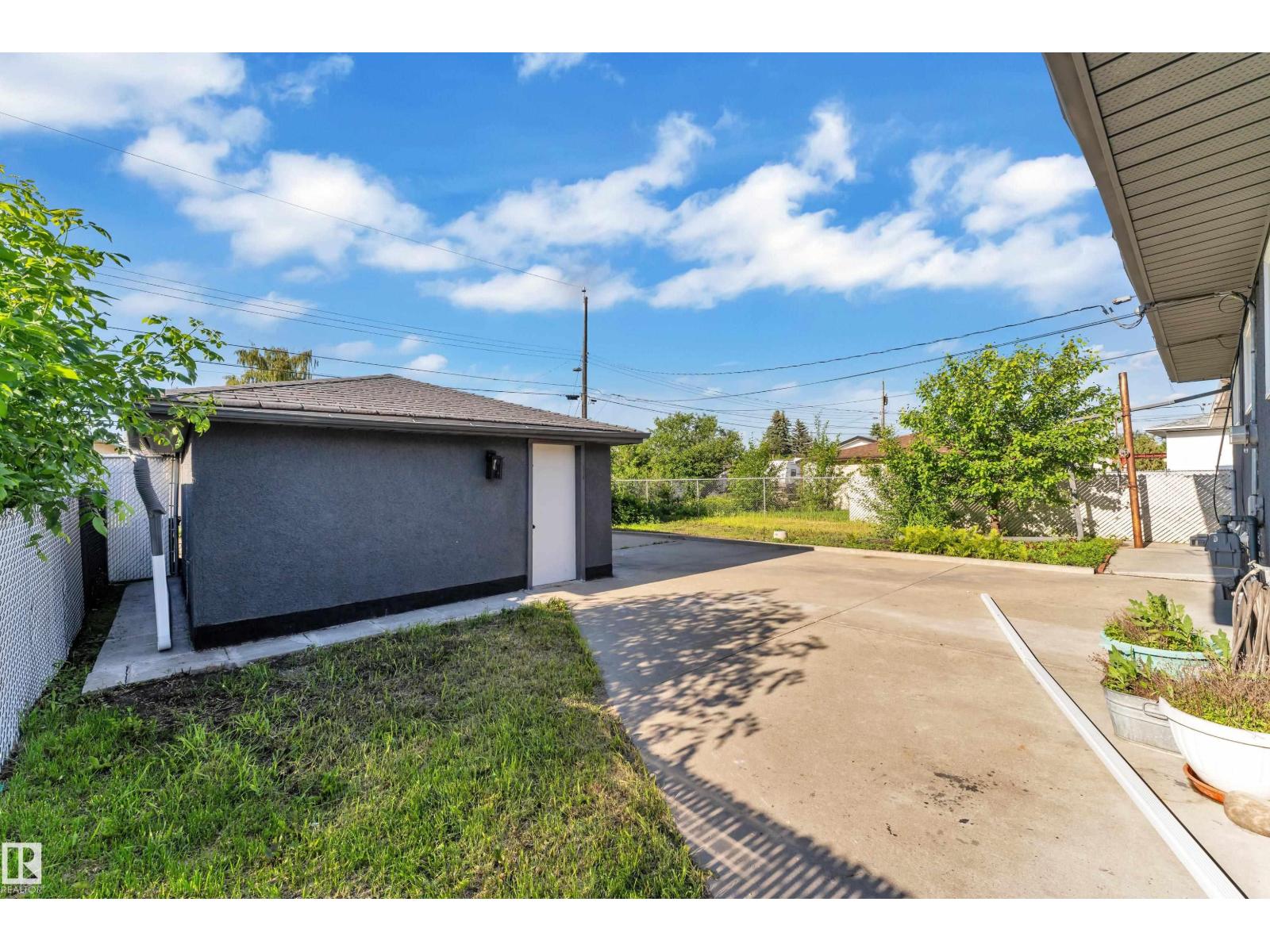 8104 135 AV NW - 36