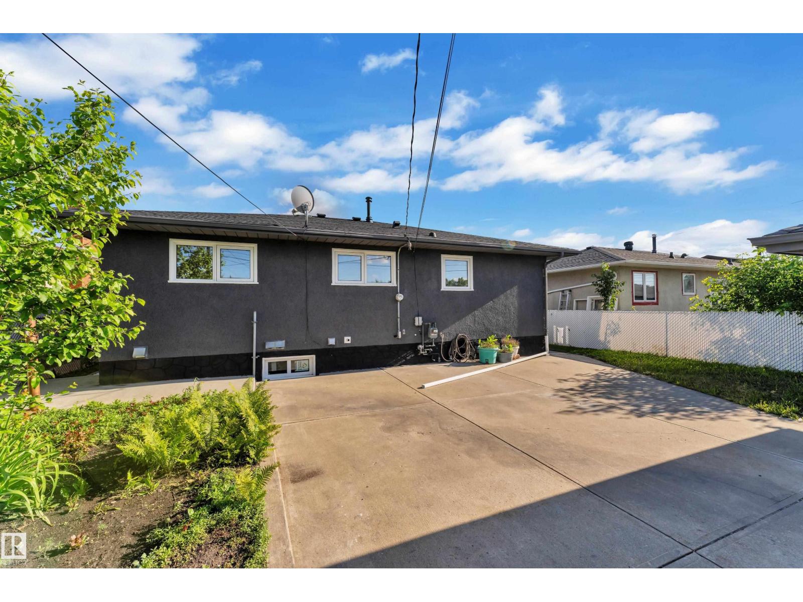 8104 135 AV NW - 38