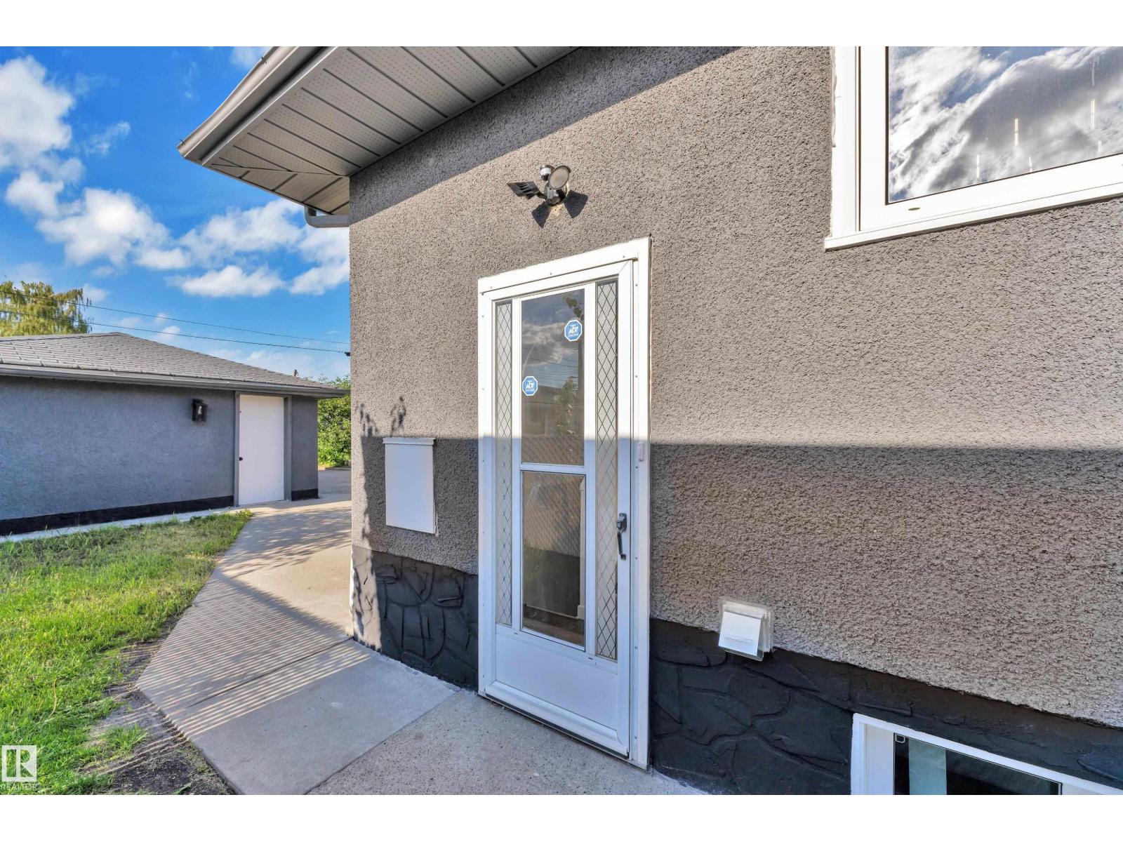 8104 135 AV NW - 40