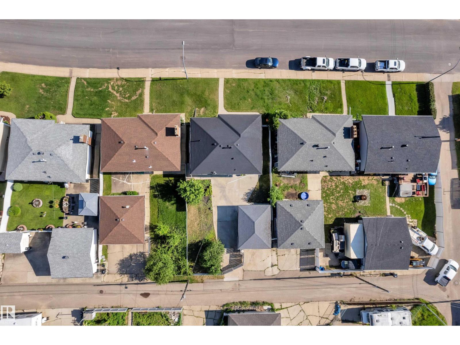 8104 135 AV NW - 6