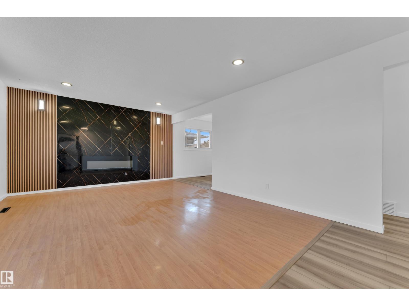 8104 135 AV NW - 8