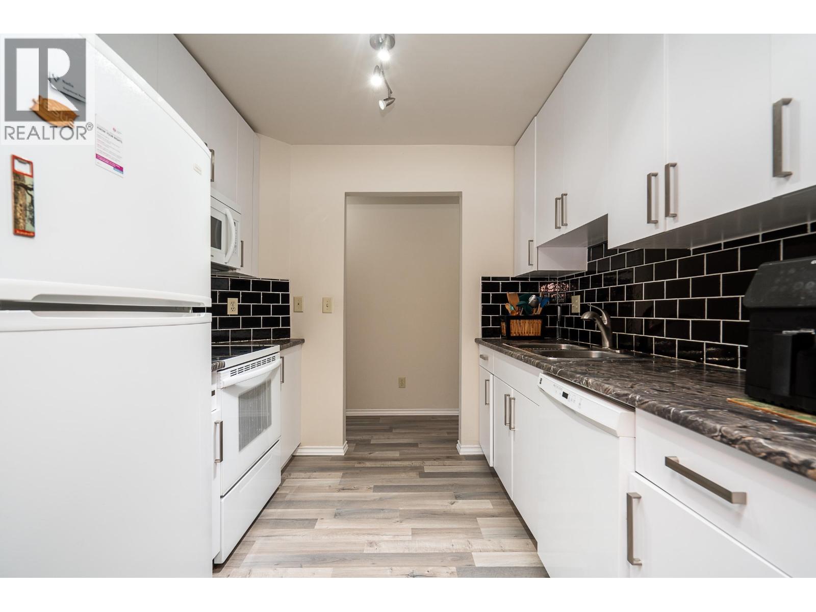 109 5250 VICTORY STREET, Burnaby