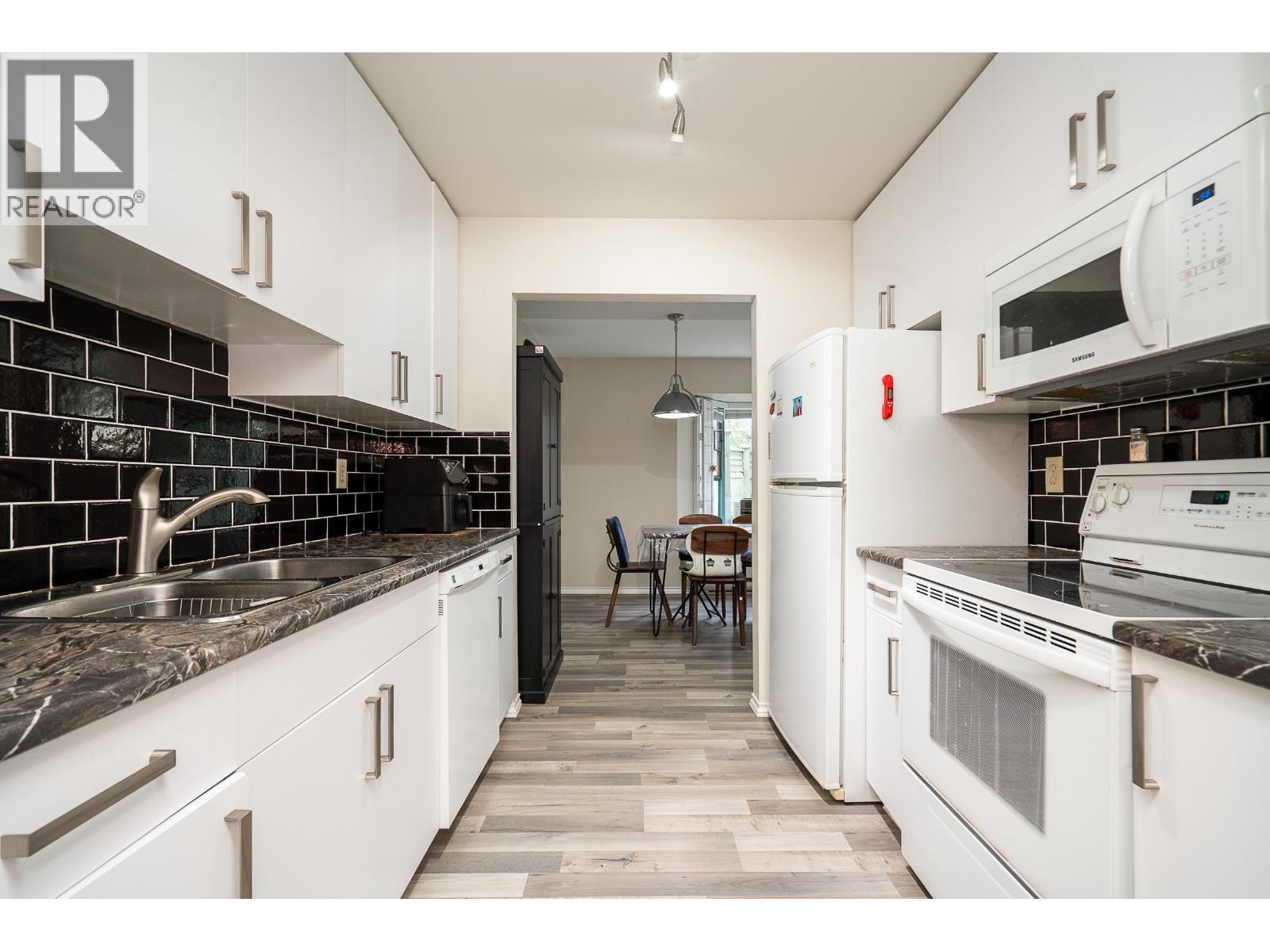 109 5250 VICTORY STREET, Burnaby