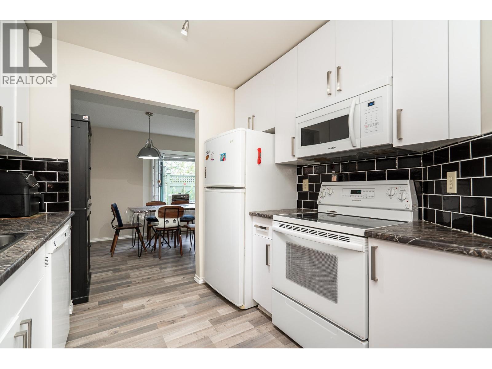 109 5250 VICTORY STREET, Burnaby