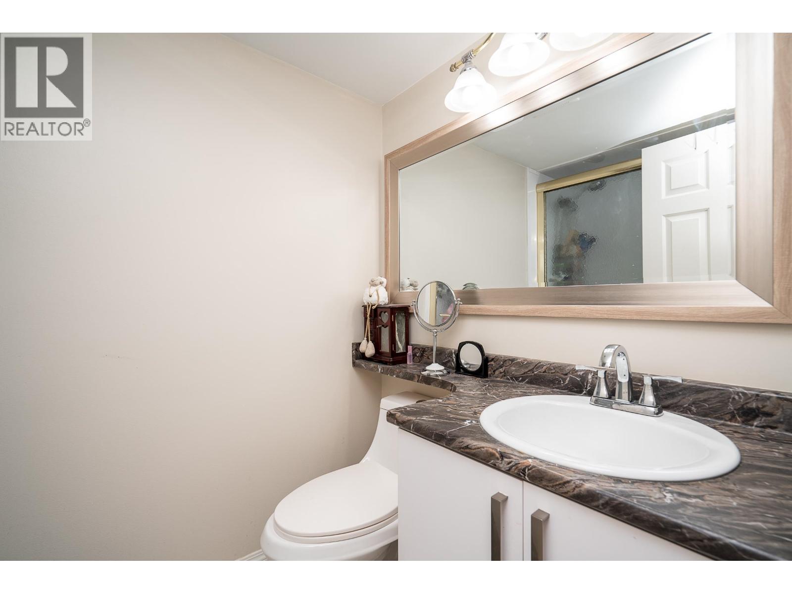 109 5250 VICTORY STREET, Burnaby