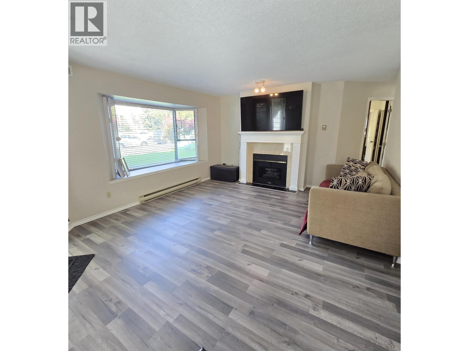 109 5250 VICTORY STREET, Burnaby