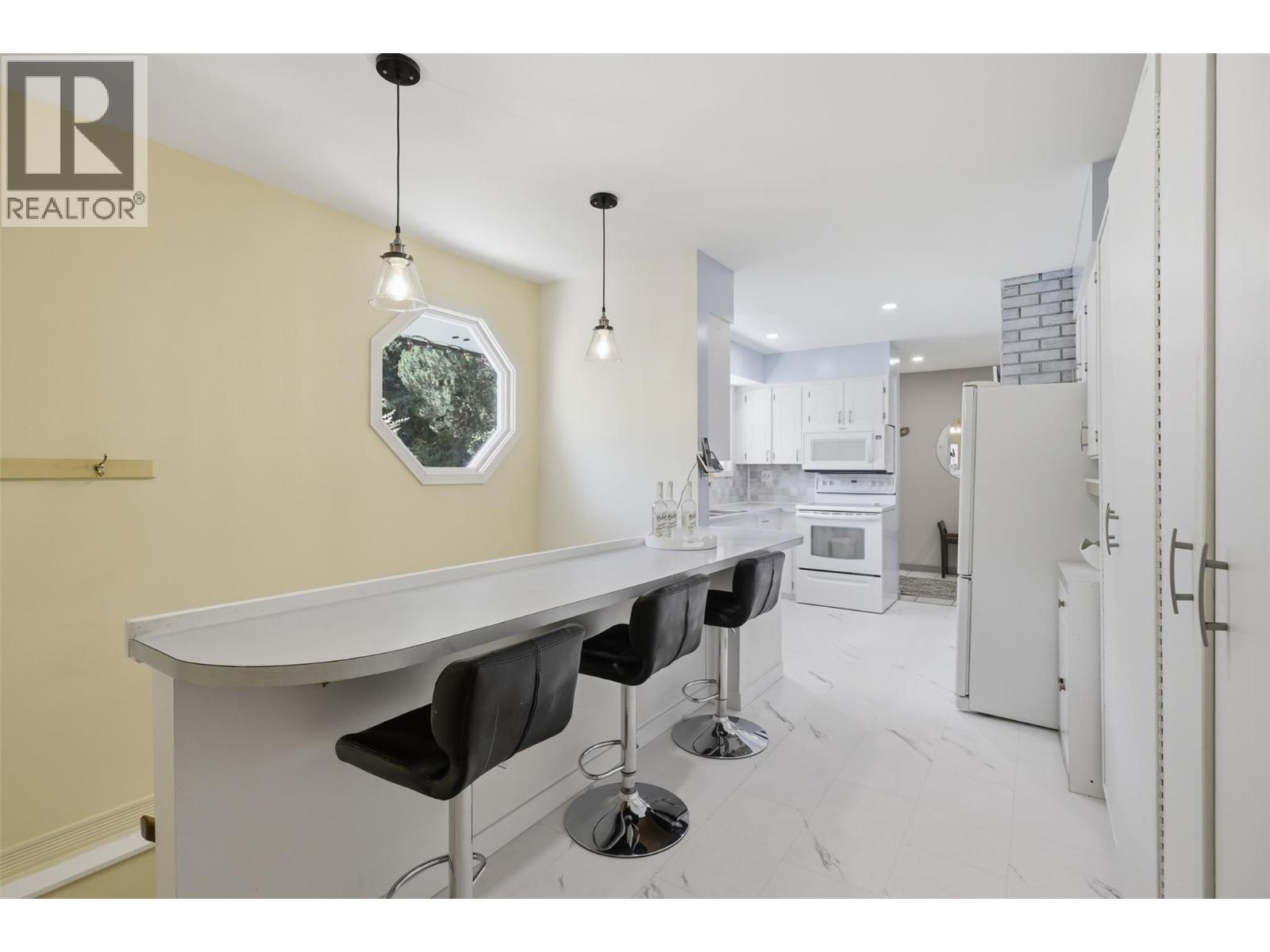 6298 HILLVIEW Drive, Kamloops