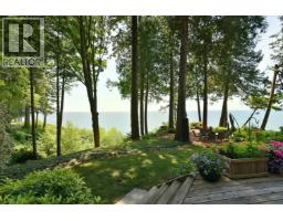 7647 Eureka Place, Halfmoon Bay, BC V7Z1A1 Photo 11