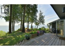 7647 Eureka Place, Halfmoon Bay, BC V7Z1A1 Photo 12