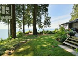 7647 Eureka Place, Halfmoon Bay, BC V7Z1A1 Photo 13