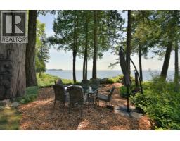 7647 Eureka Place, Halfmoon Bay, BC V7Z1A1 Photo 14