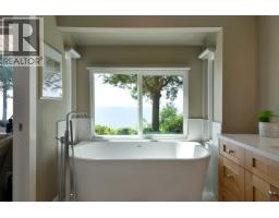 7647 Eureka Place, Halfmoon Bay, BC V7Z1A1 Photo 27