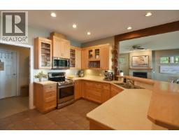 7647 Eureka Place, Halfmoon Bay, BC V7Z1A1 Photo 6
