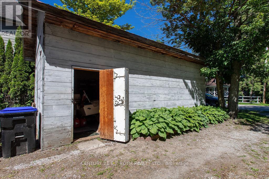 2389 CRYSTAL BEACH ROAD - 35