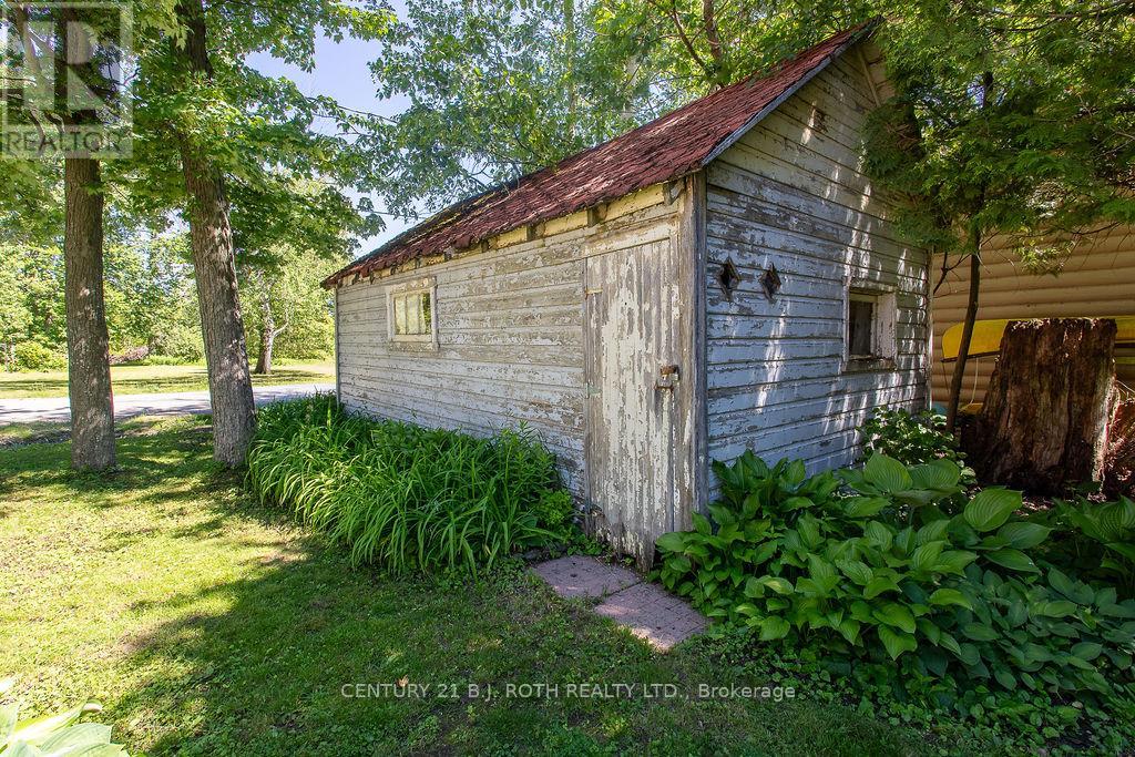 2389 CRYSTAL BEACH ROAD - 37