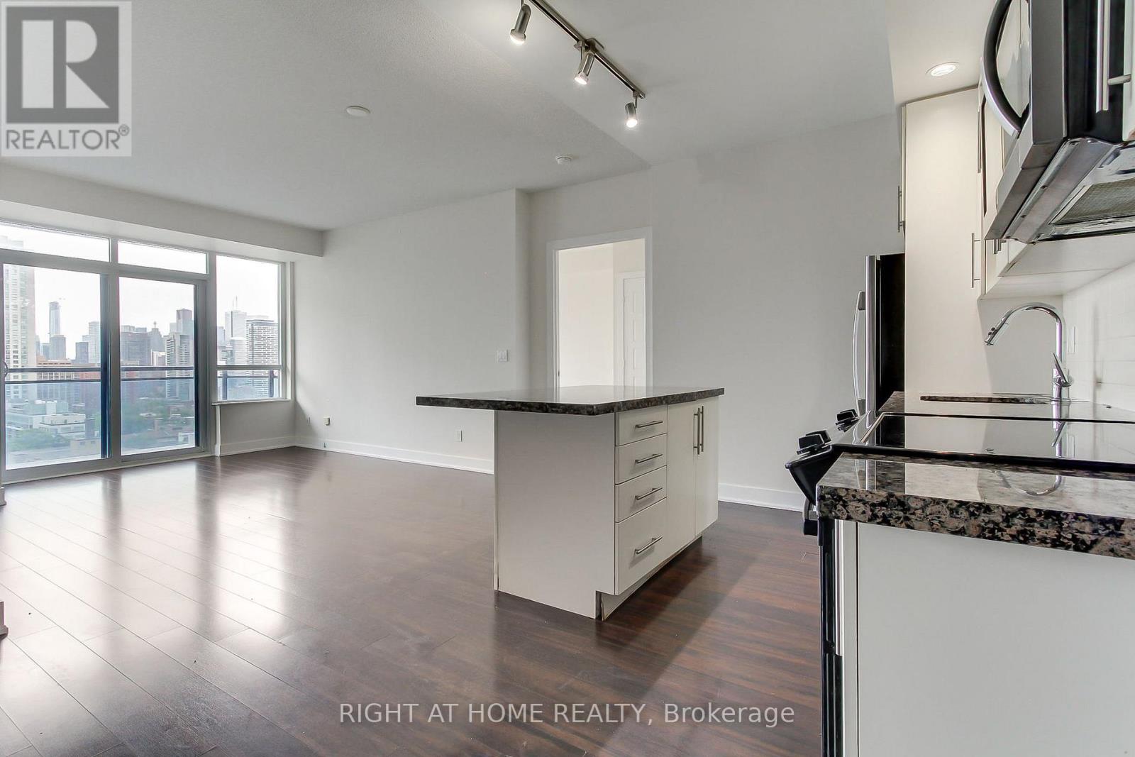 #1405 28 LINDEN STREET - 19