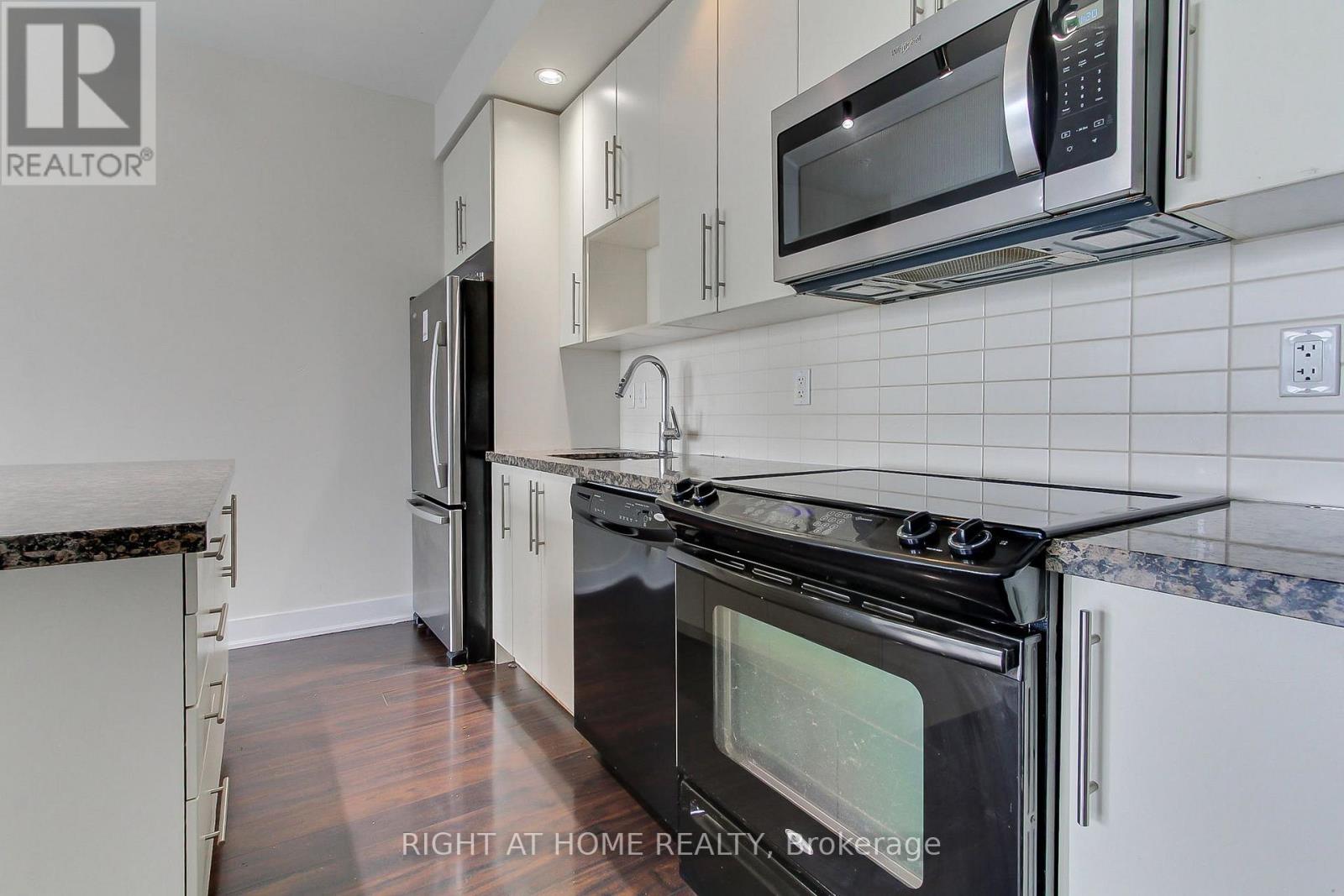 #1405 28 LINDEN STREET - 18