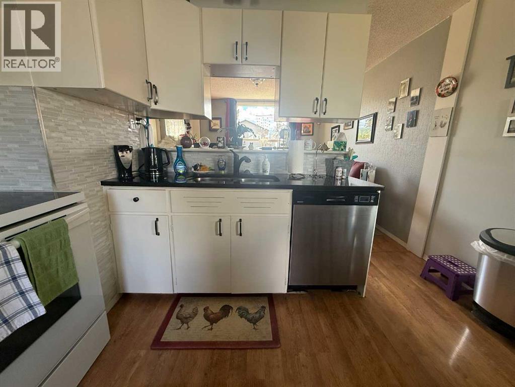 4820 17 Avenue - 16