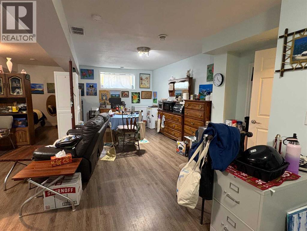 4516 54 Street - 9