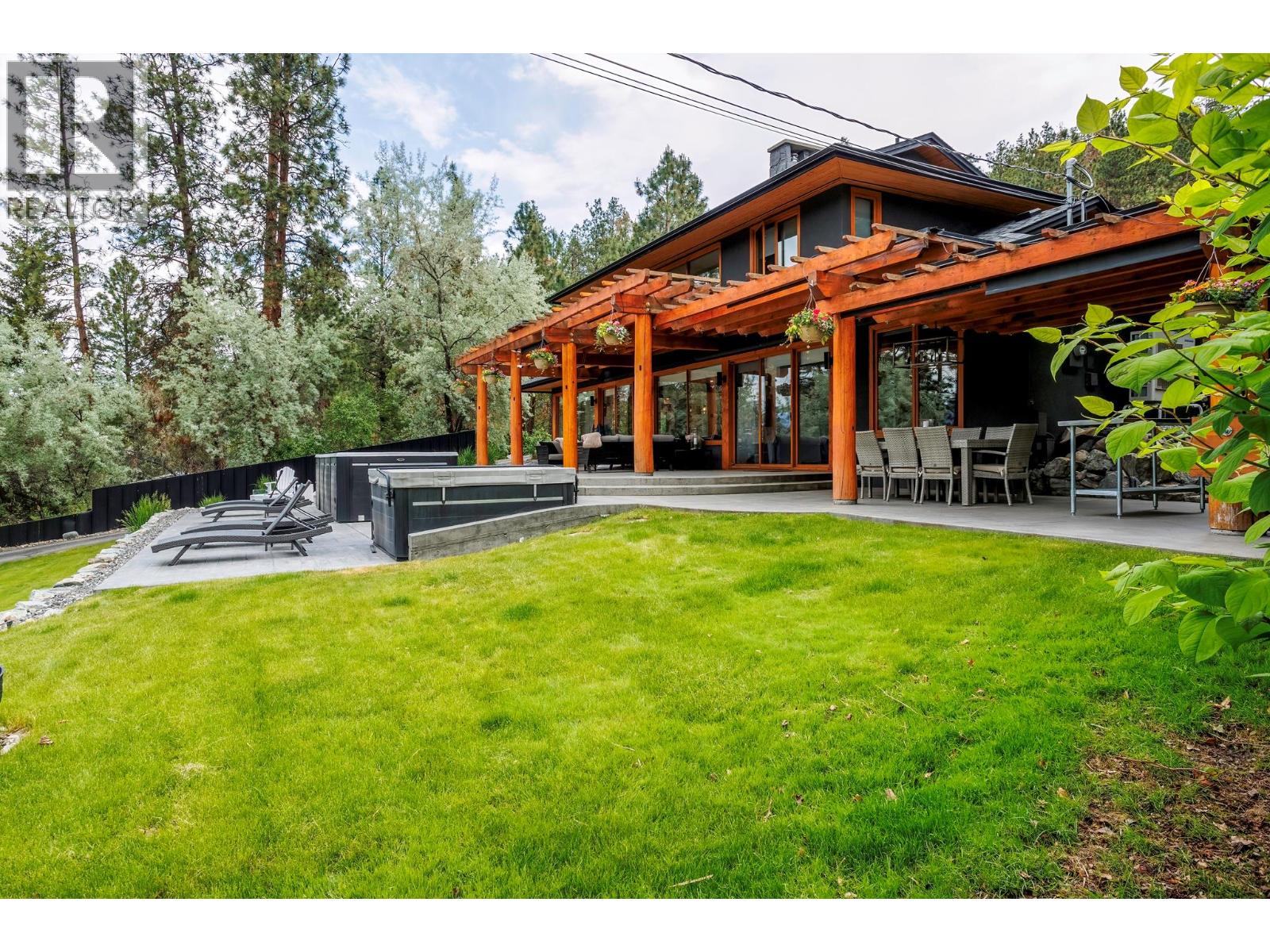 9887 Okanagan Centre Road W - 9