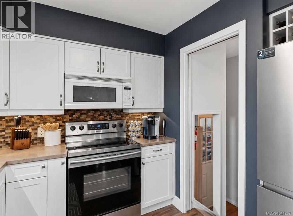 1143 Third Ave, Ladysmith