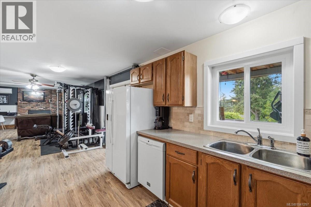 1143 Third Ave, Ladysmith
