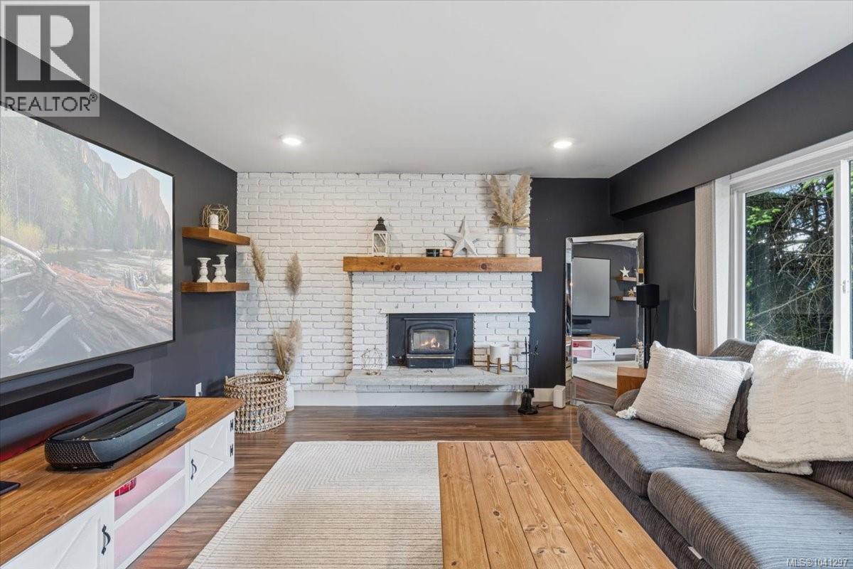 1143 Third Ave, Ladysmith