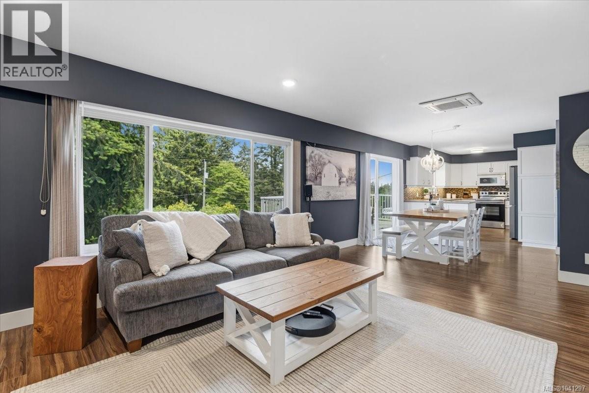 1143 Third Ave, Ladysmith