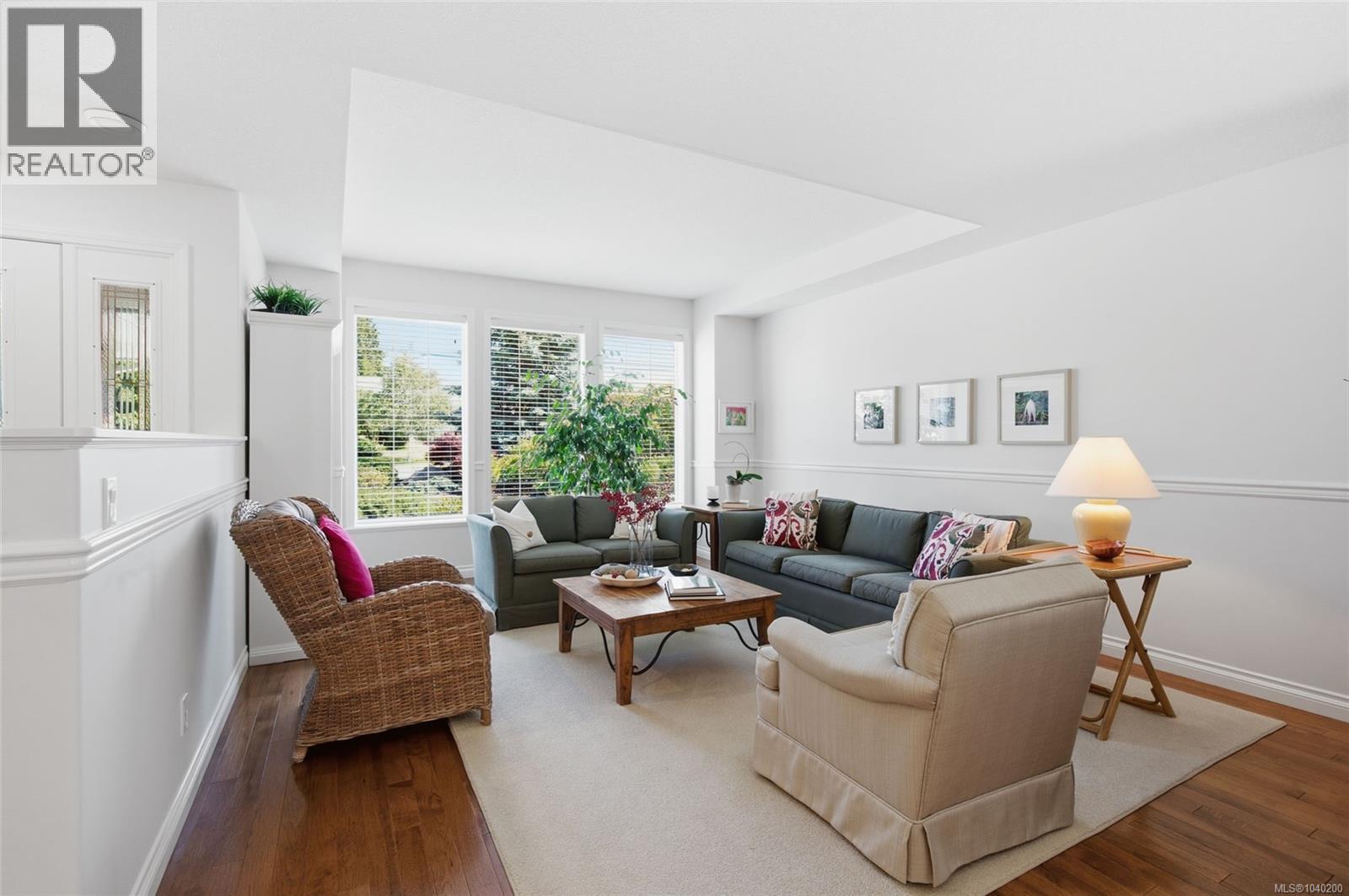 819 Mulholland Dr - 2