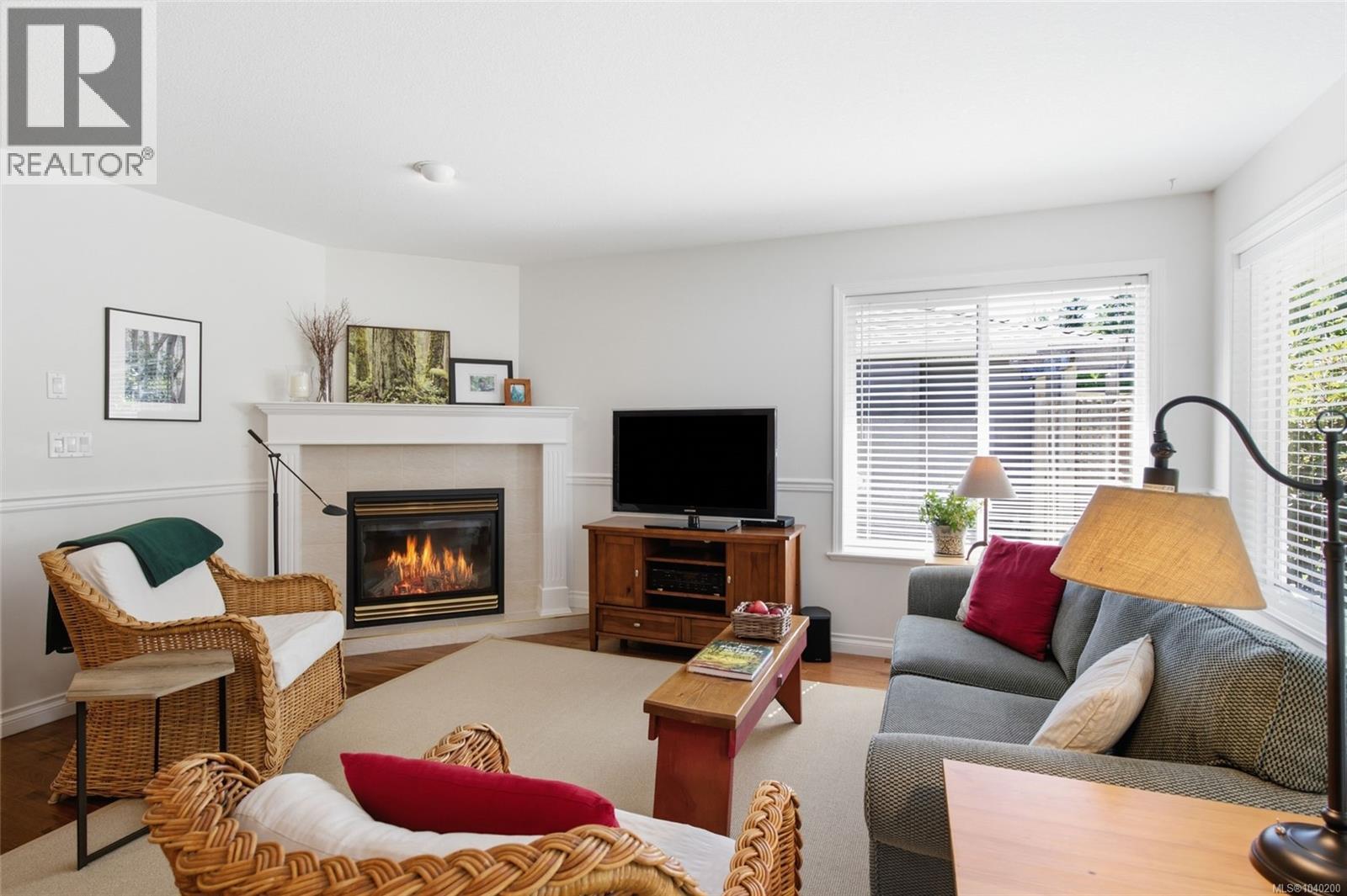 819 Mulholland Dr - 21