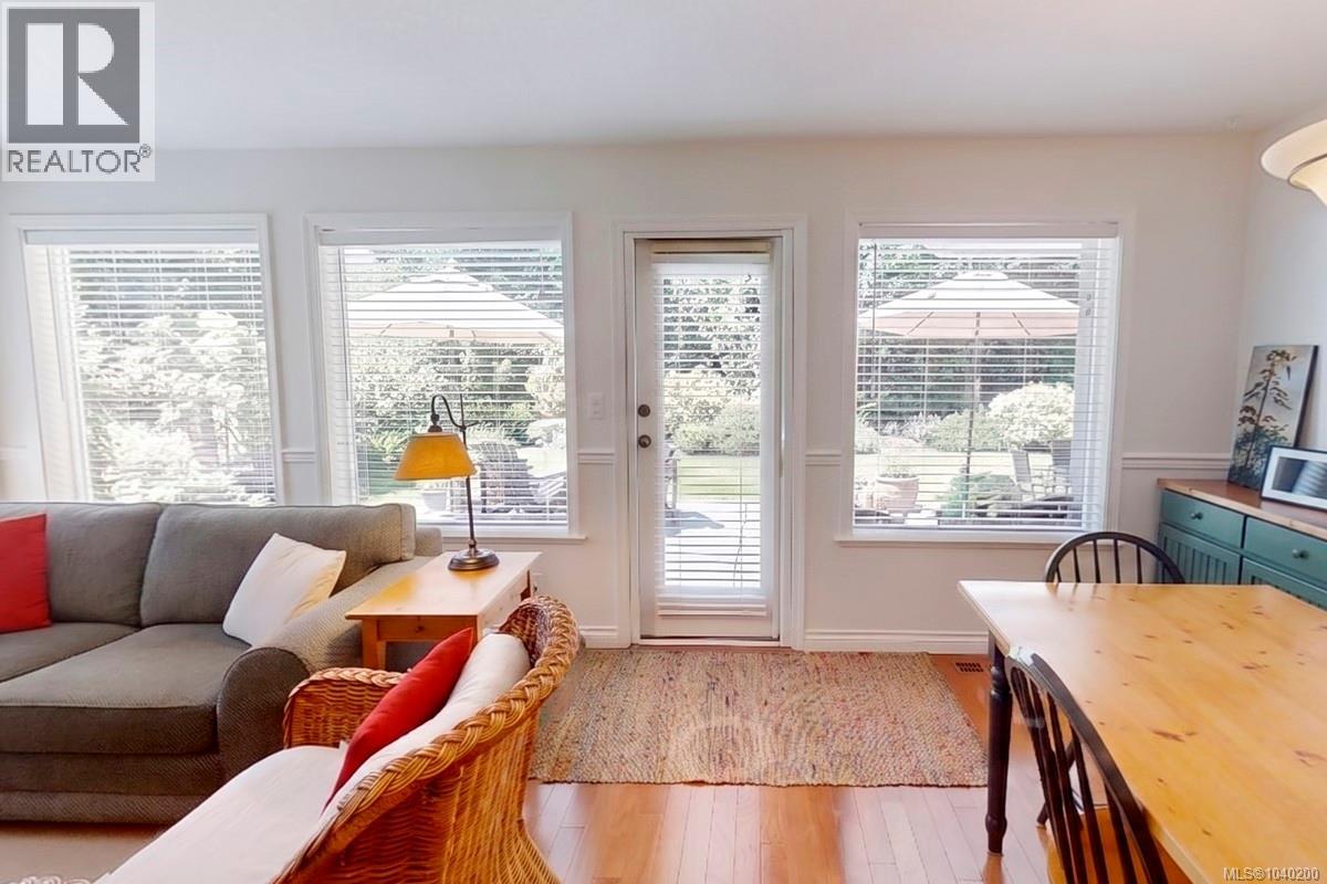 819 Mulholland Dr - 22
