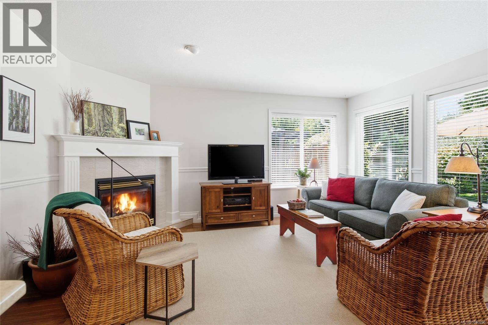 819 Mulholland Dr - 4