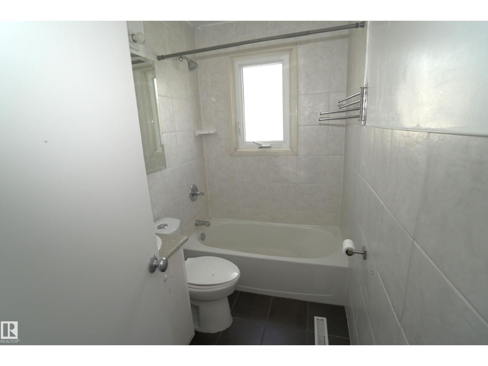 10922 62 AV NW - 10