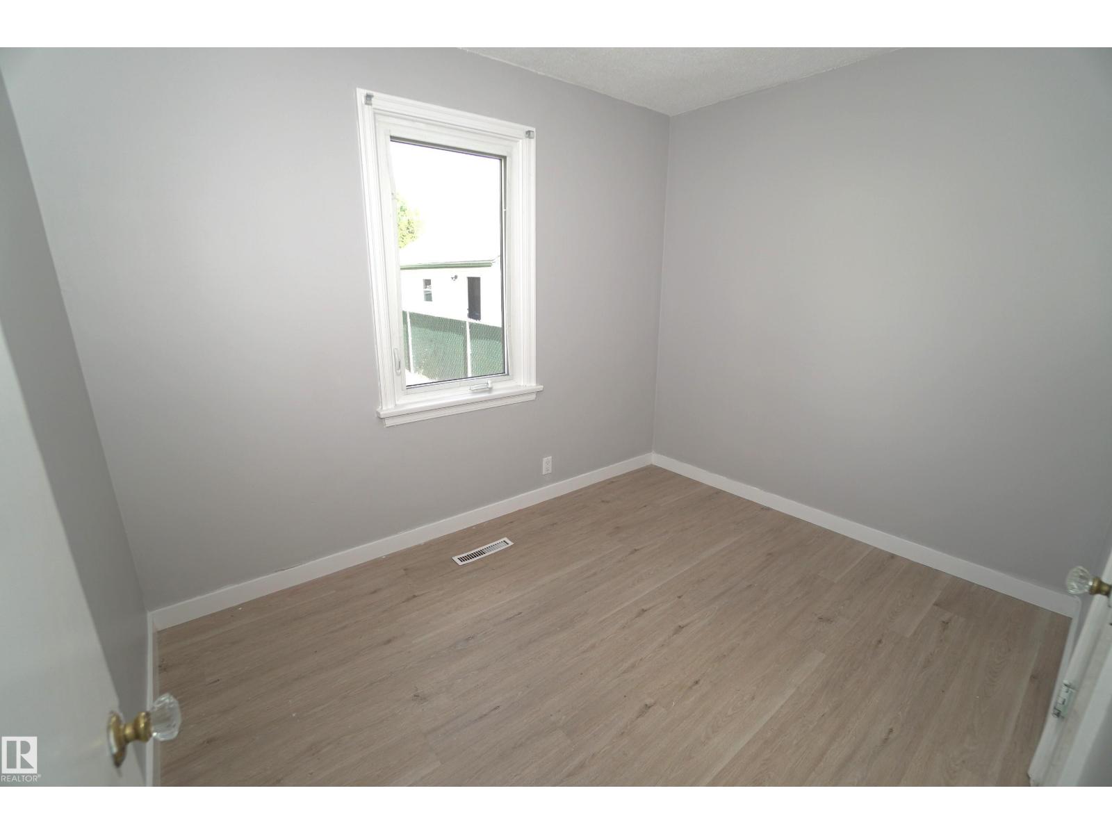 10922 62 AV NW - 13