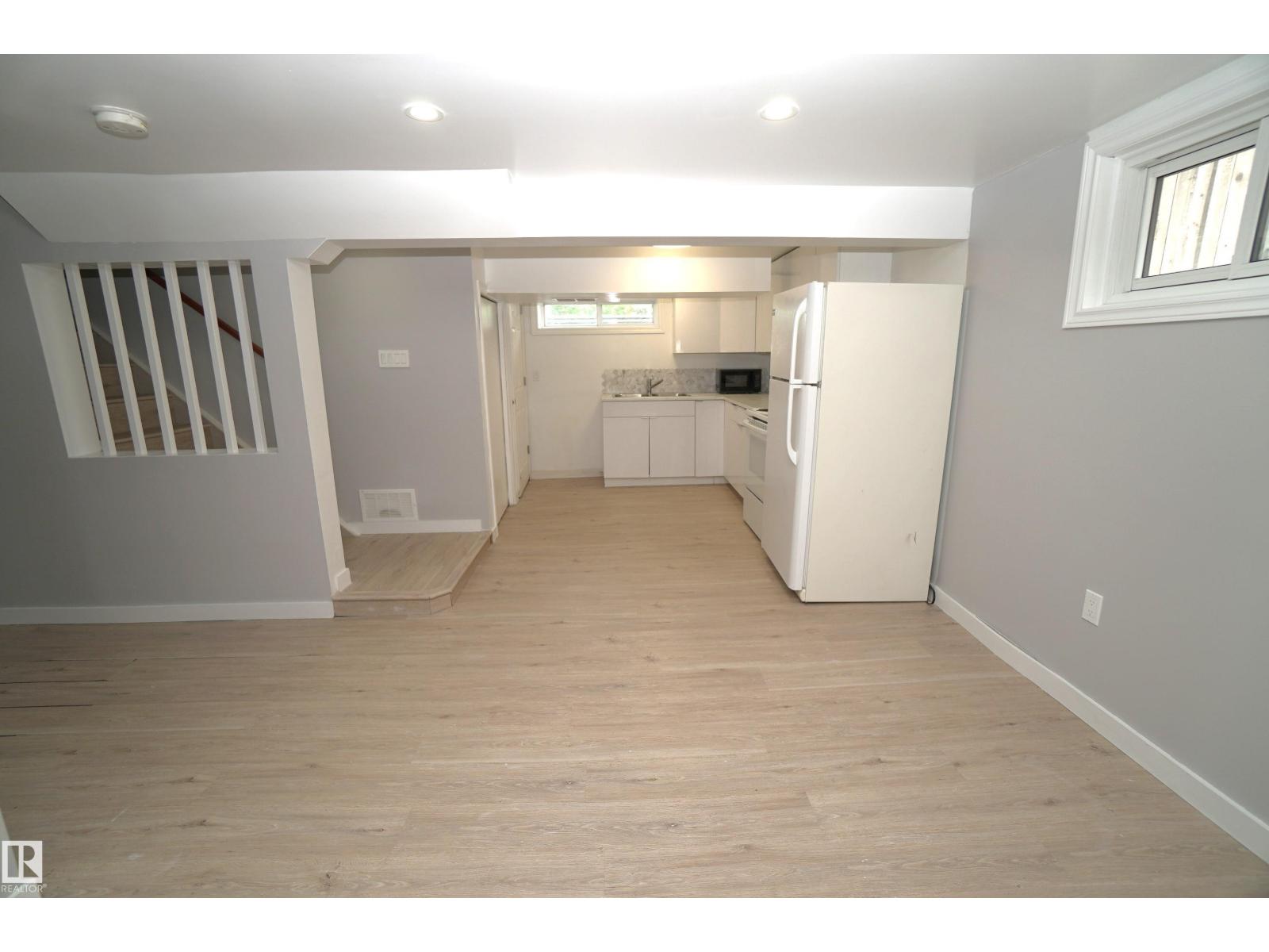 10922 62 AV NW - 15