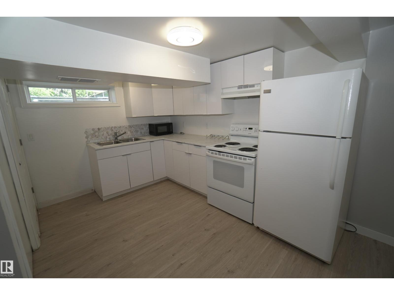 10922 62 AV NW - 16