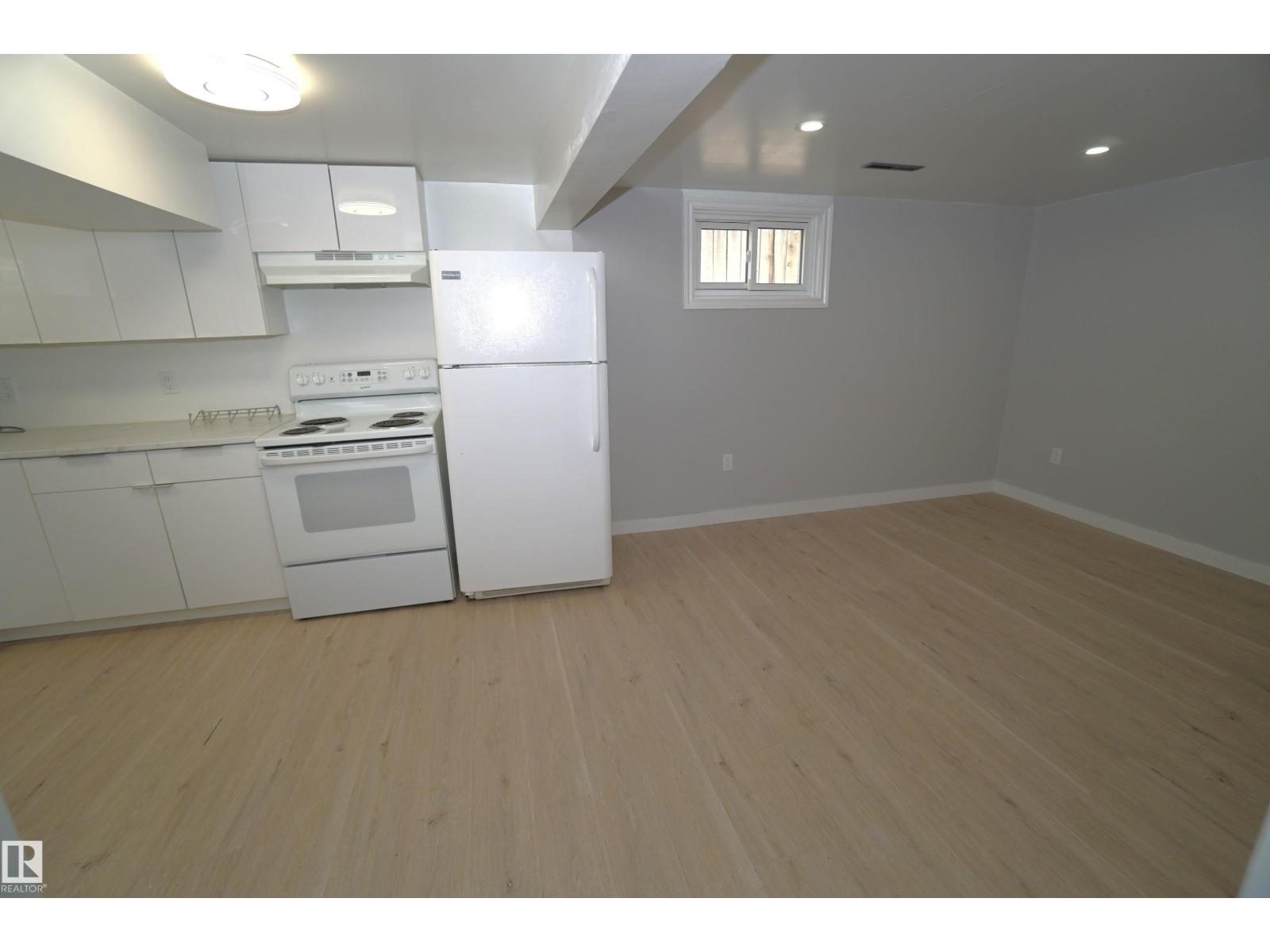 10922 62 AV NW - 17