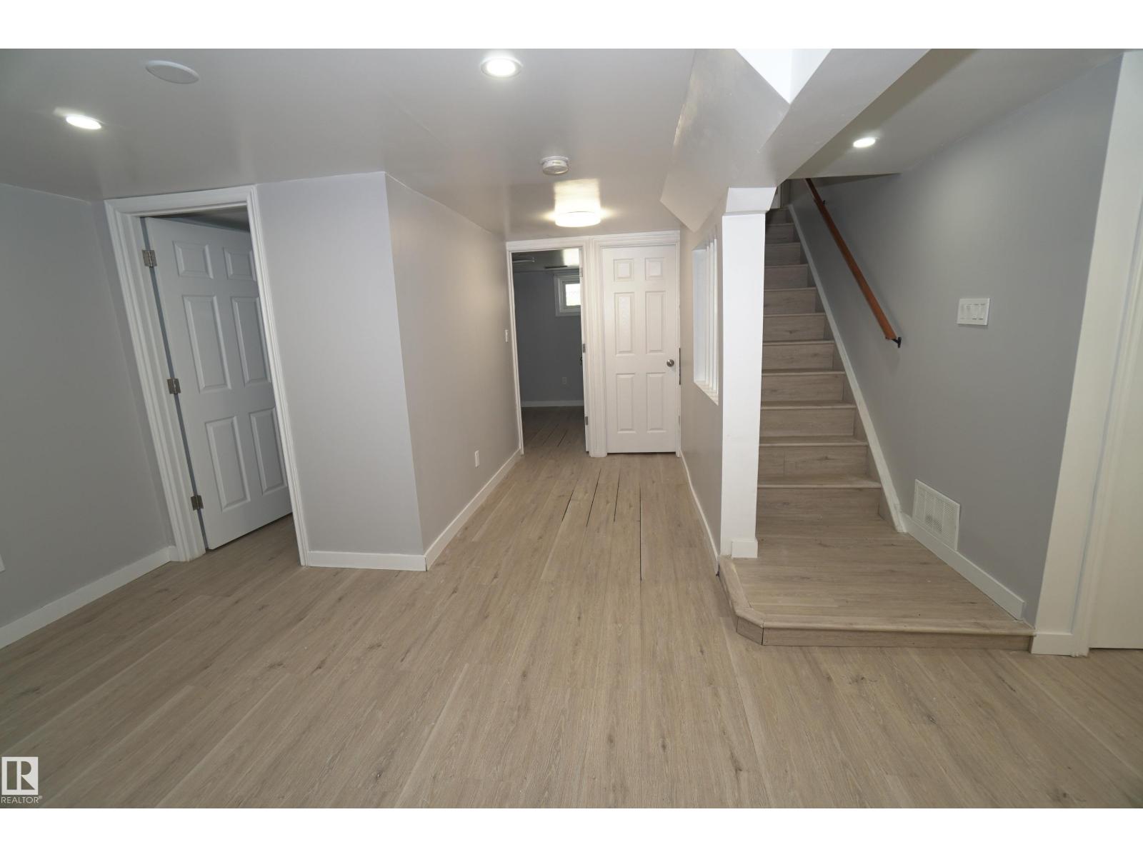 10922 62 AV NW - 18
