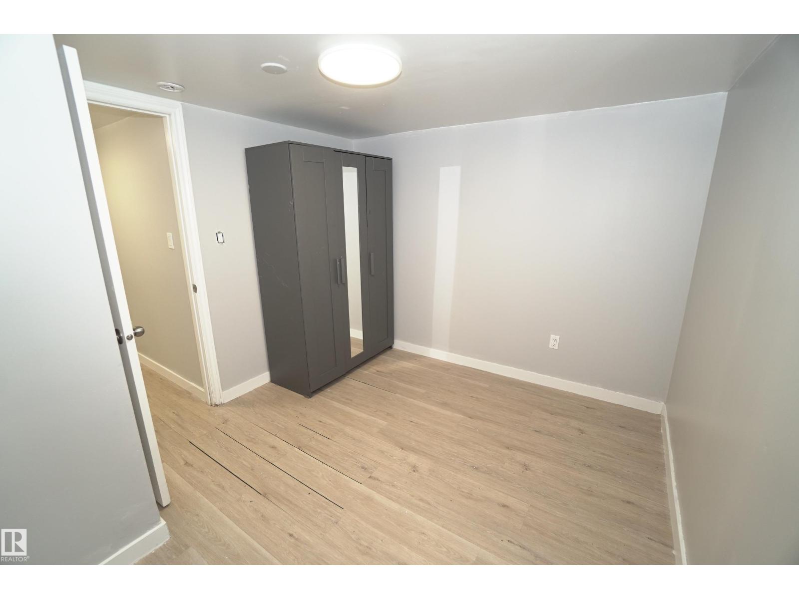 10922 62 AV NW - 20