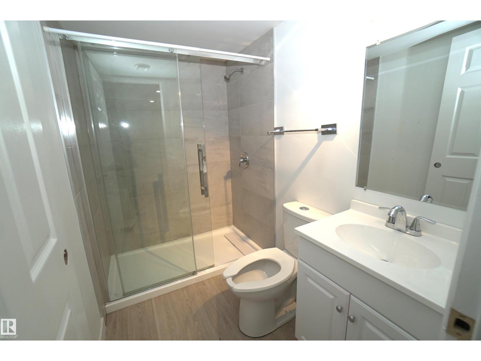 10922 62 AV NW - 21