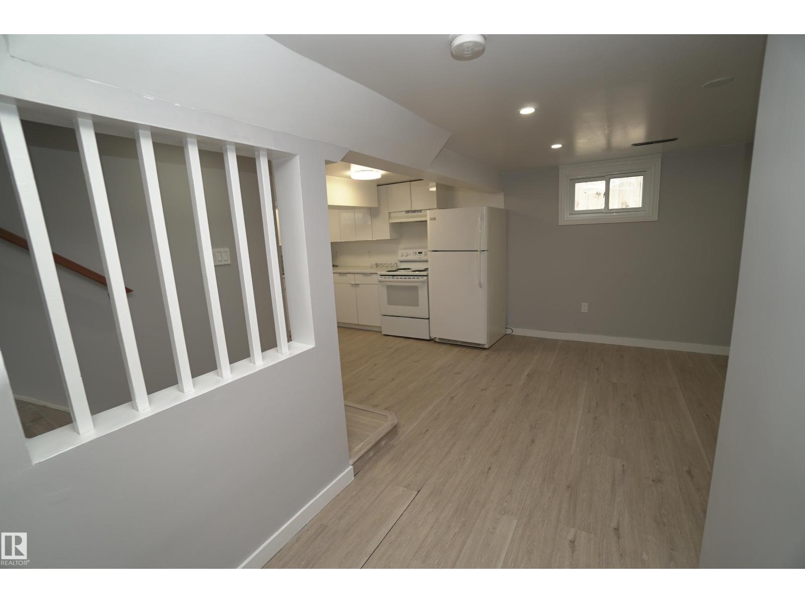 10922 62 AV NW - 22