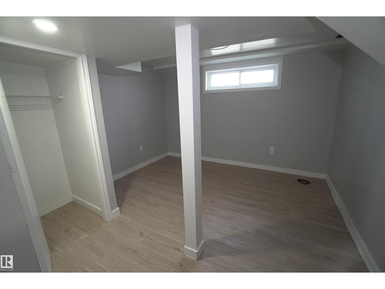 10922 62 AV NW - 23