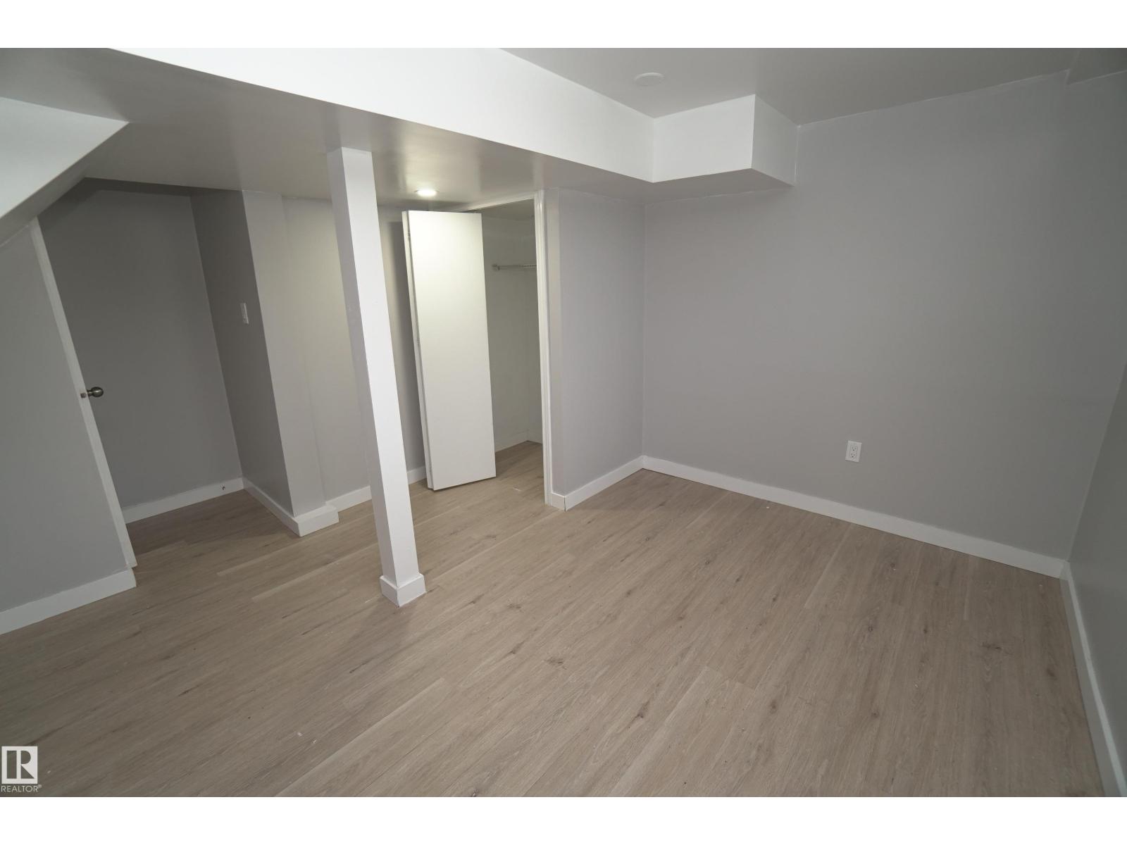 10922 62 AV NW - 25