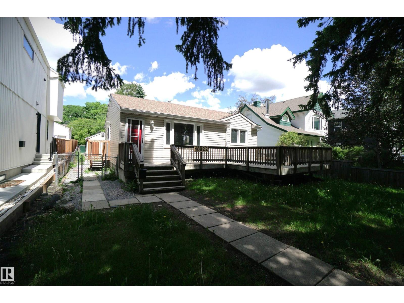 10922 62 AV NW - 26